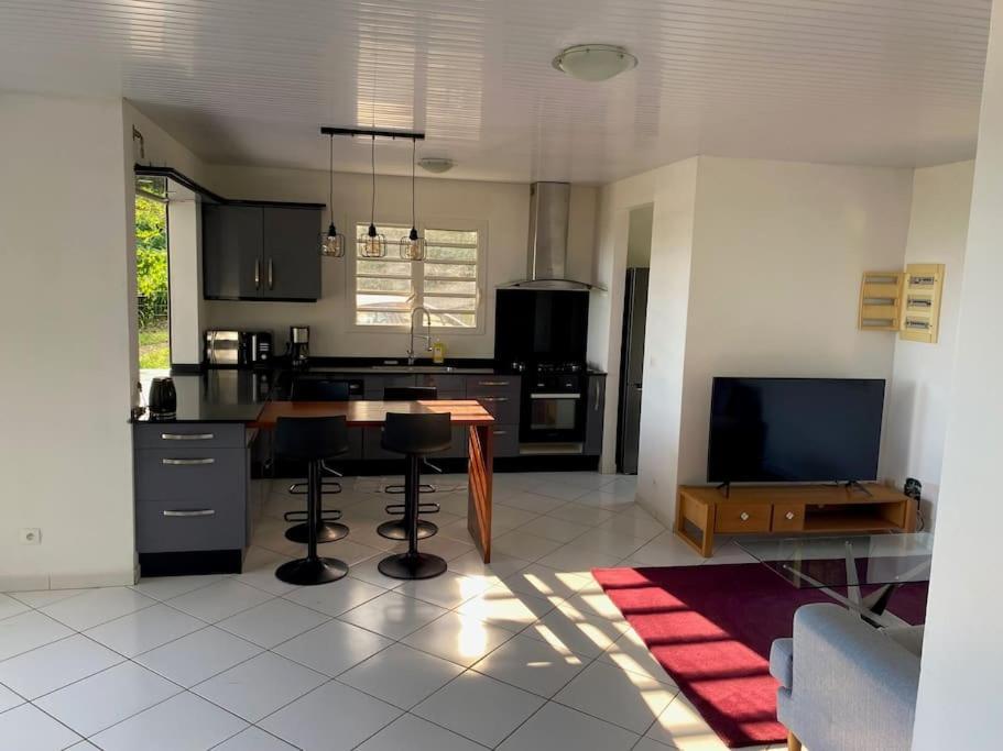 Les Terrasses De Maelle - Jolie Villa F4 Vue Mer Riviere-Salee Exteriör bild