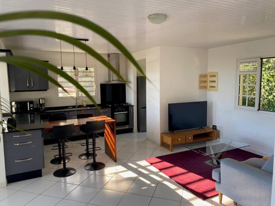 Les Terrasses De Maelle - Jolie Villa F4 Vue Mer Riviere-Salee Exteriör bild